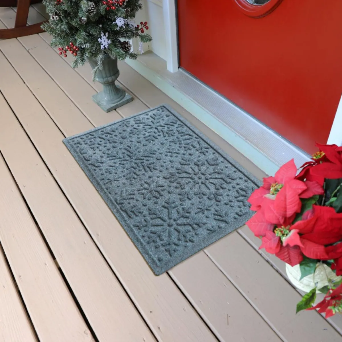 Aqua Shield Outdoor Decor | Bungalow Flooring Snowflake 20"X30" Door Mat