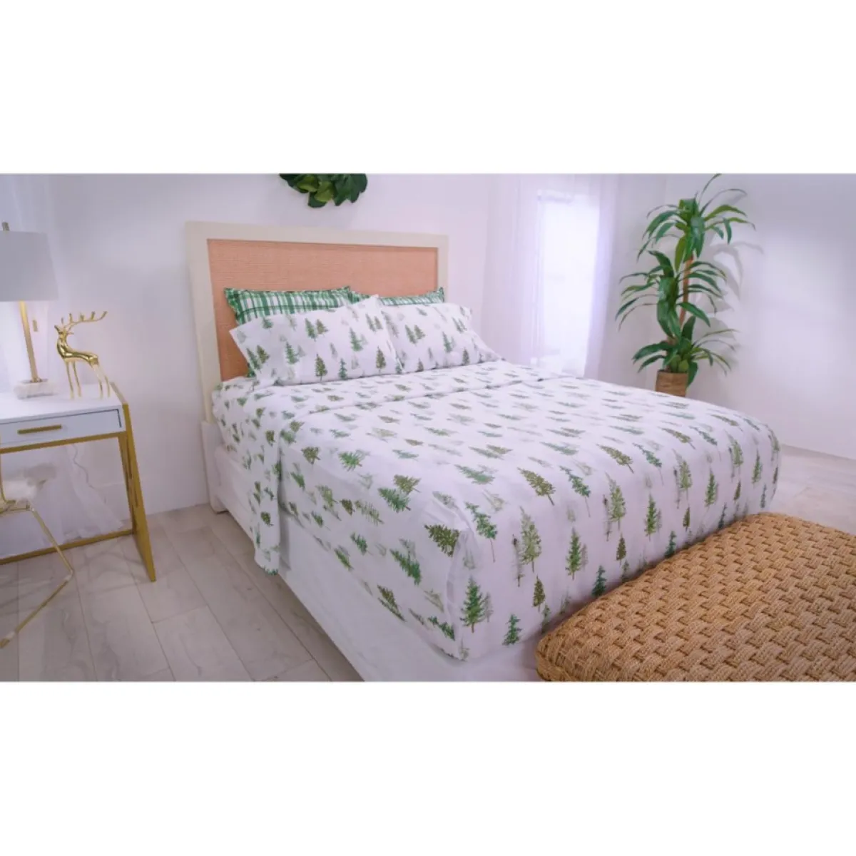 emryn_house_piece_cotton_holiday_sheet_set_2.webp Emryn House Holiday Textiles | 4-Piece Cotton Holiday Sheet Set