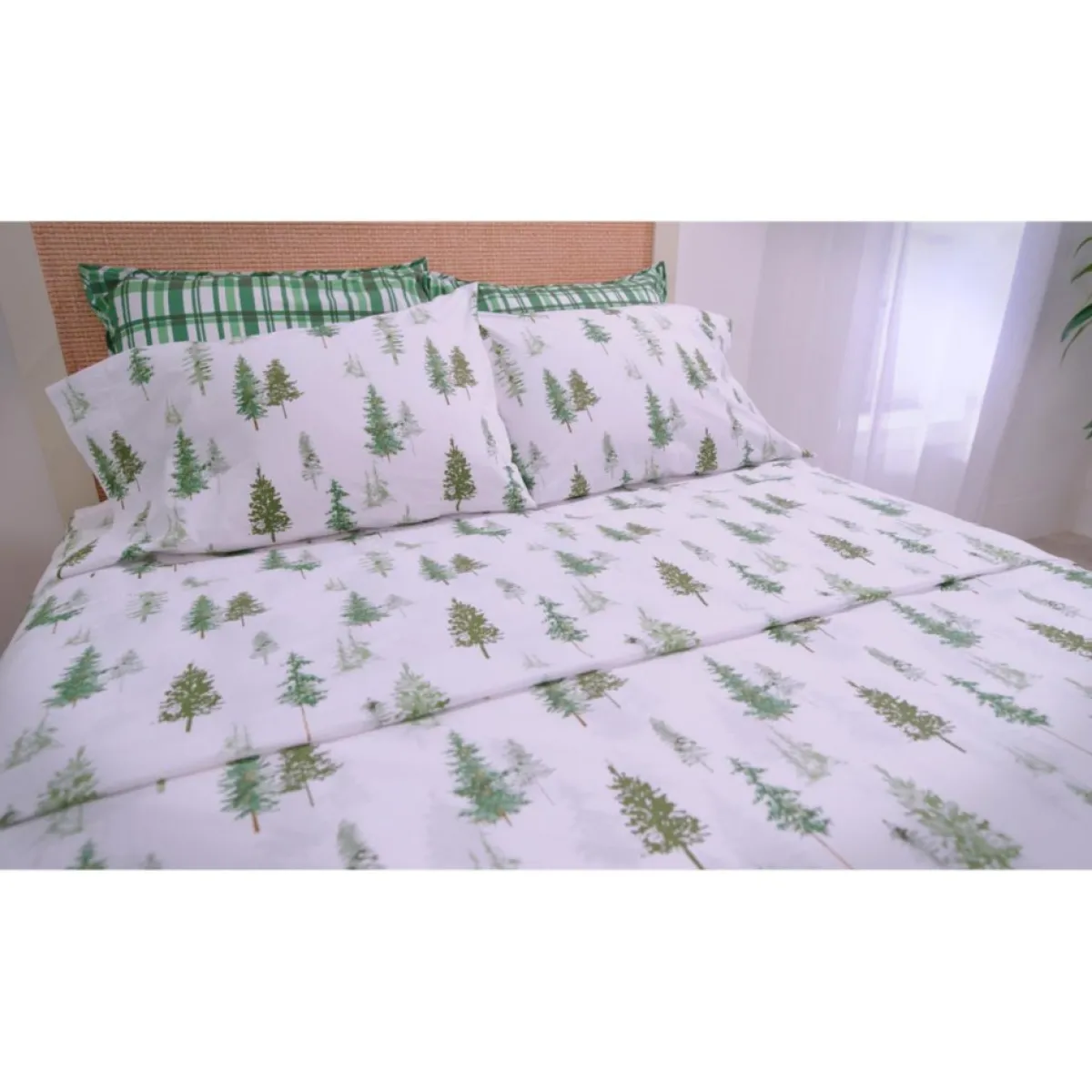 emryn_house_piece_cotton_holiday_sheet_set_3.webp Emryn House Holiday Textiles | 4-Piece Cotton Holiday Sheet Set