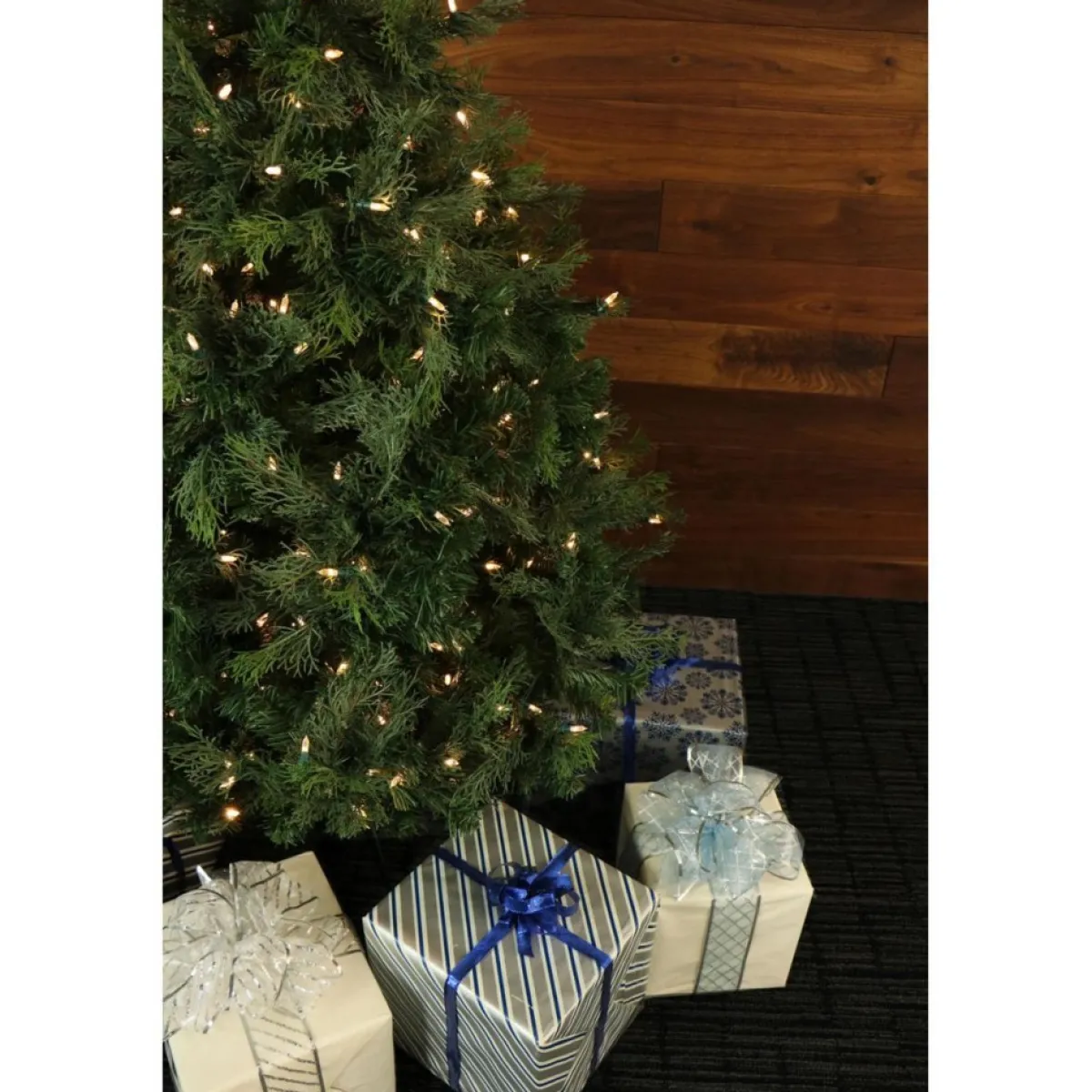 ft_northern_cedar_teardrop_christmas_tree_with_clear_led_lights_and_ez_connect_3.webp Fraiser Hill Farms Christmas Trees | 5-Ft. Northern Cedar Teardrop Christmas Tree With Clear Led Lights And Ez Connect