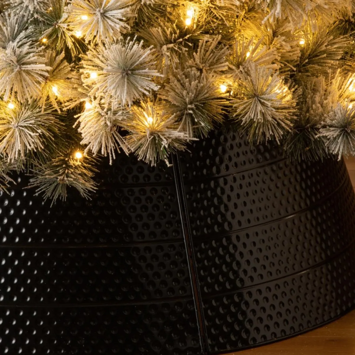 glitzhome__d_christmas_hammered_metal_tree_collar_2.webp Glitzhome Indoor Decor | 40.5" D Christmas Hammered Metal Tree Collar