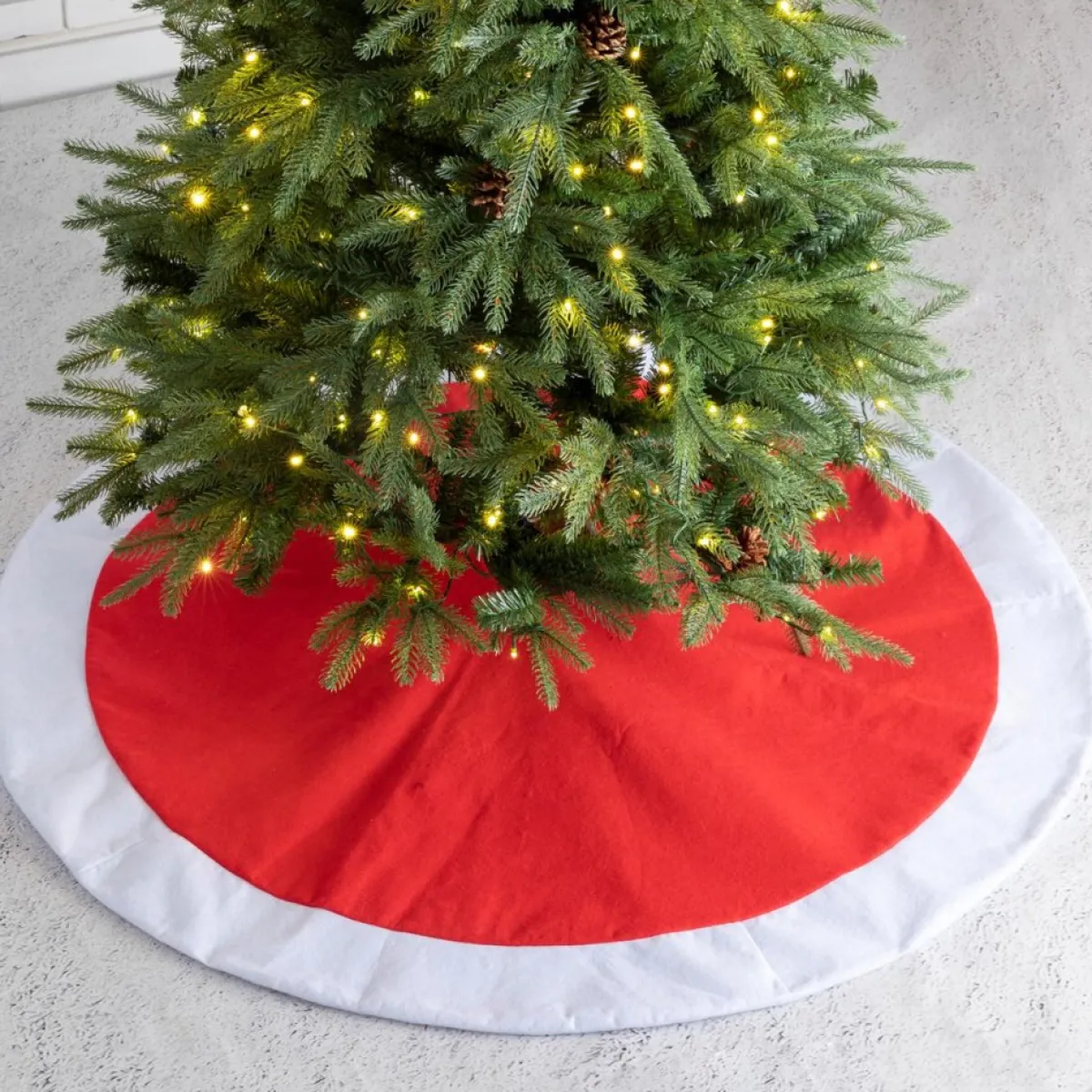 glitzhome_in_d_red_and_white_felt_christmas_tree_skirt_3.webp Glitzhome Holiday Textiles | 48In D Red And White Felt Christmas Tree Skirt