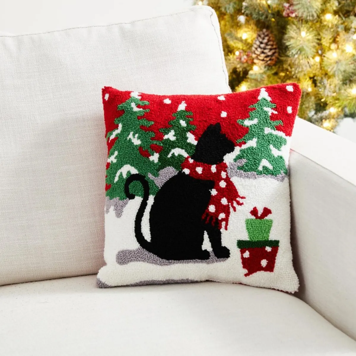 glitzhome_in_l_hooked_christmas_cat_pillow_3.webp Glitzhome Holiday Textiles | 14In L Hooked Christmas Cat Pillow