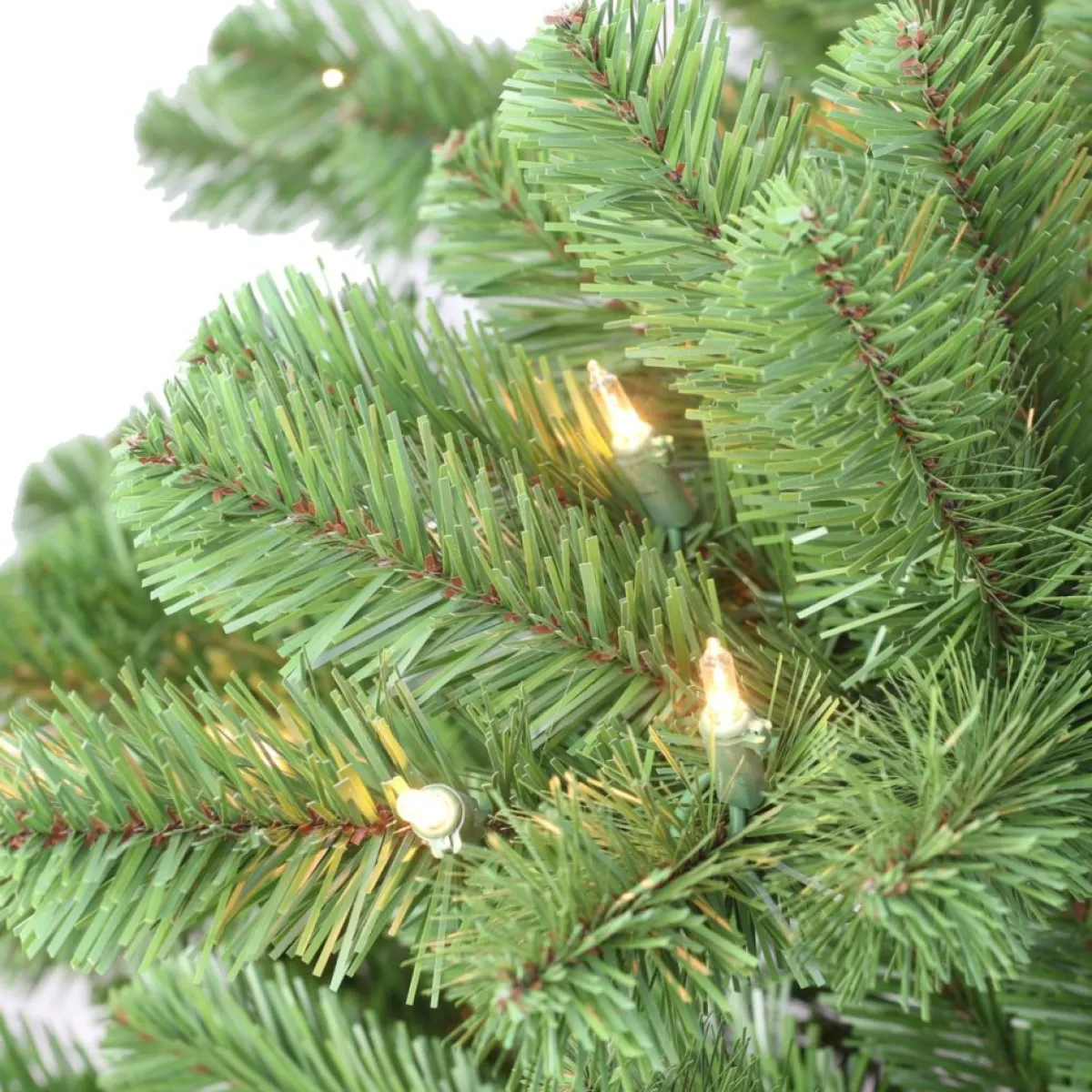 puleo_international__prelit_vancouver_spruce_christmas_tree_2.webp Puleo International Christmas Trees | 7.5' Pre-Lit Vancouver Spruce Christmas Tree